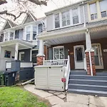 Comfy And Cozy Leslieville Home